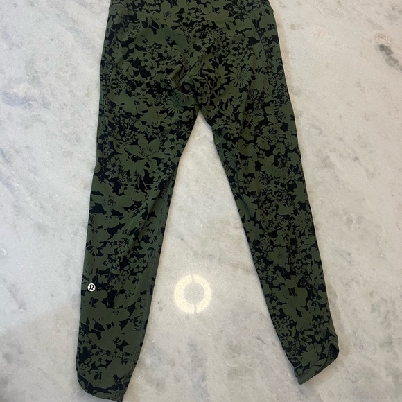 Lululemon All You Do Tight Efflorescent Barracks Green Black Size 8 Leggings - Picture 6 of 7